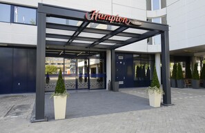 Property entrance - Hampton by Hilton Amsterdam Airport Schiphol (Hoofddorp)