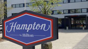 Señalización para el hotel Hampton by Hilton.