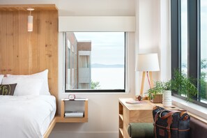 Standard Room, 1 King Bed | Hypo-allergenic bedding, in-room safe, desk, blackout drapes - Hotel Vermont (Burlington)