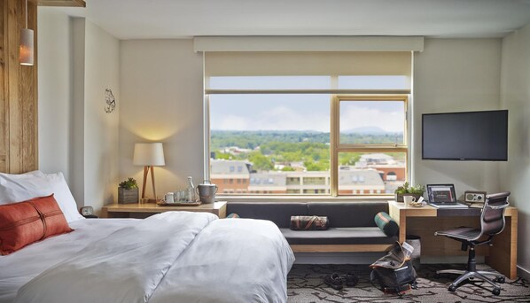 Hypo-allergenic bedding, in-room safe, desk, blackout drapes