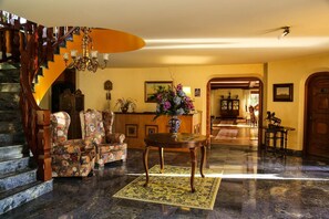 Lobby - Pousada Cedro do Líbano (Campos do Jordao)