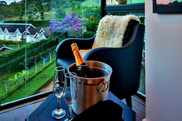 Minibar, blackout curtains, soundproofing, free WiFi