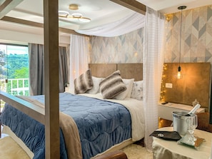 Luxury Room (Master) | Minibar, blackout curtains, soundproofing, free WiFi - CAMINHO DAS PEDRAS POUSADA DE CHARME (Campos do Jordão)