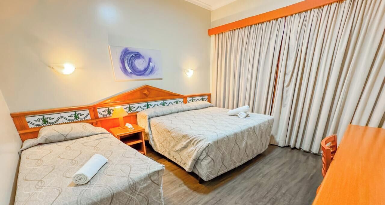 Firemannsrom – standard | Blendingsgardiner og sengetøy