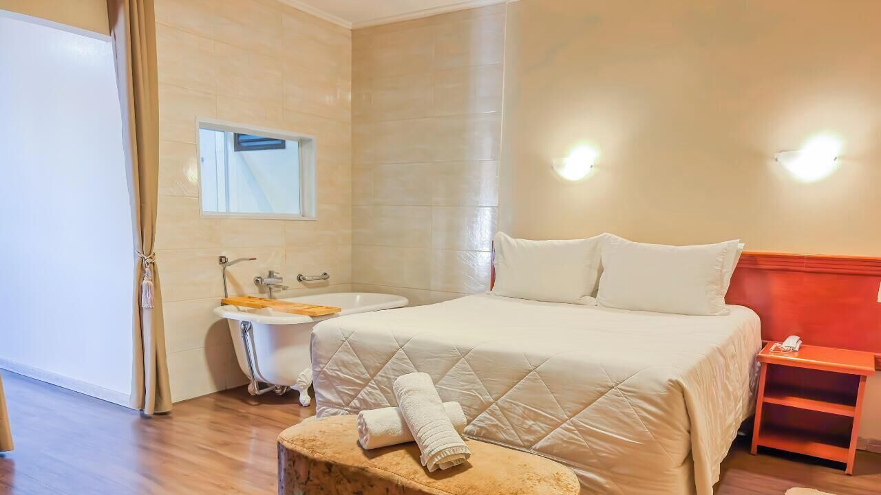 Dobbeltrom – deluxe | Blendingsgardiner og sengetøy