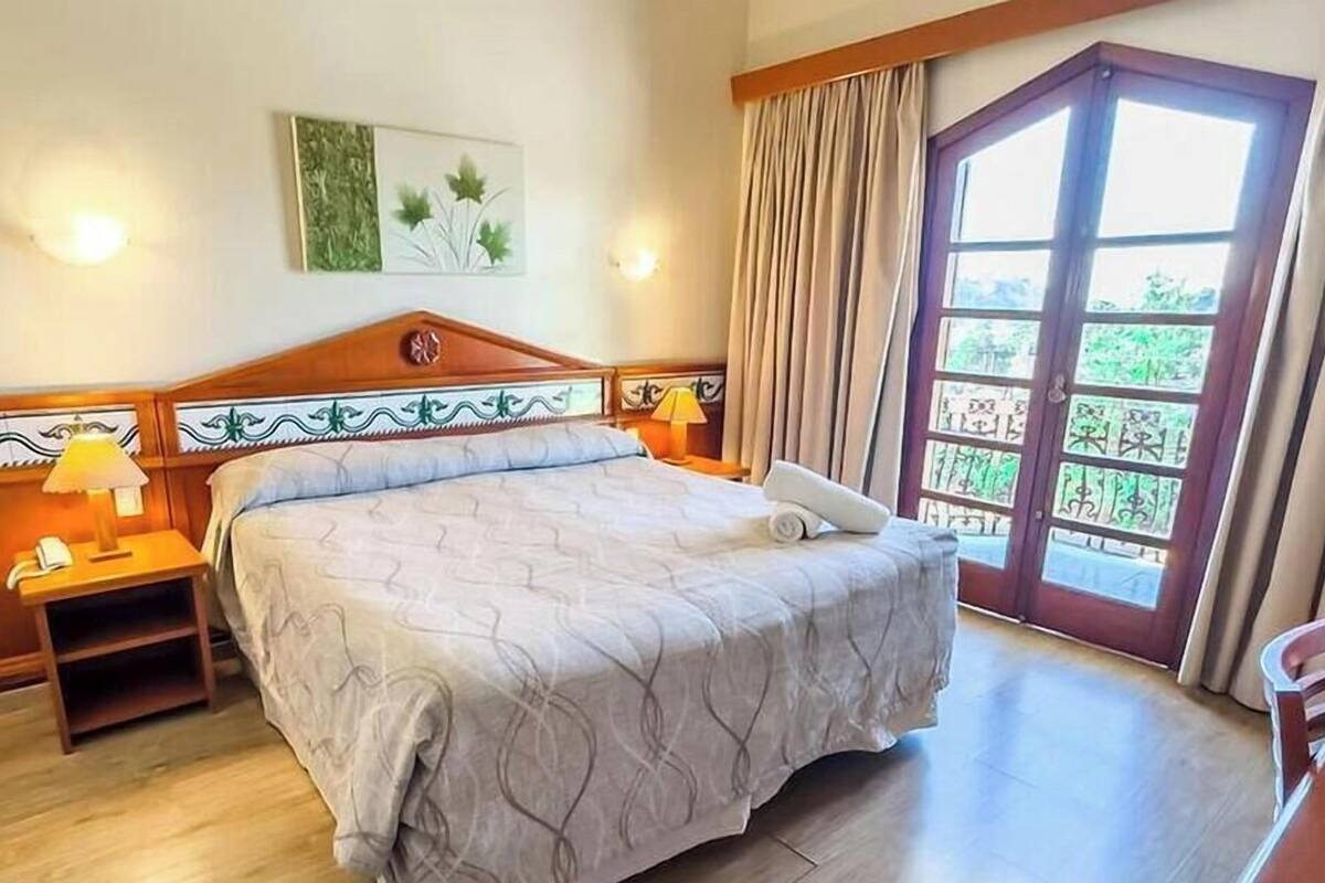 Cortinas opacas y ropa de cama