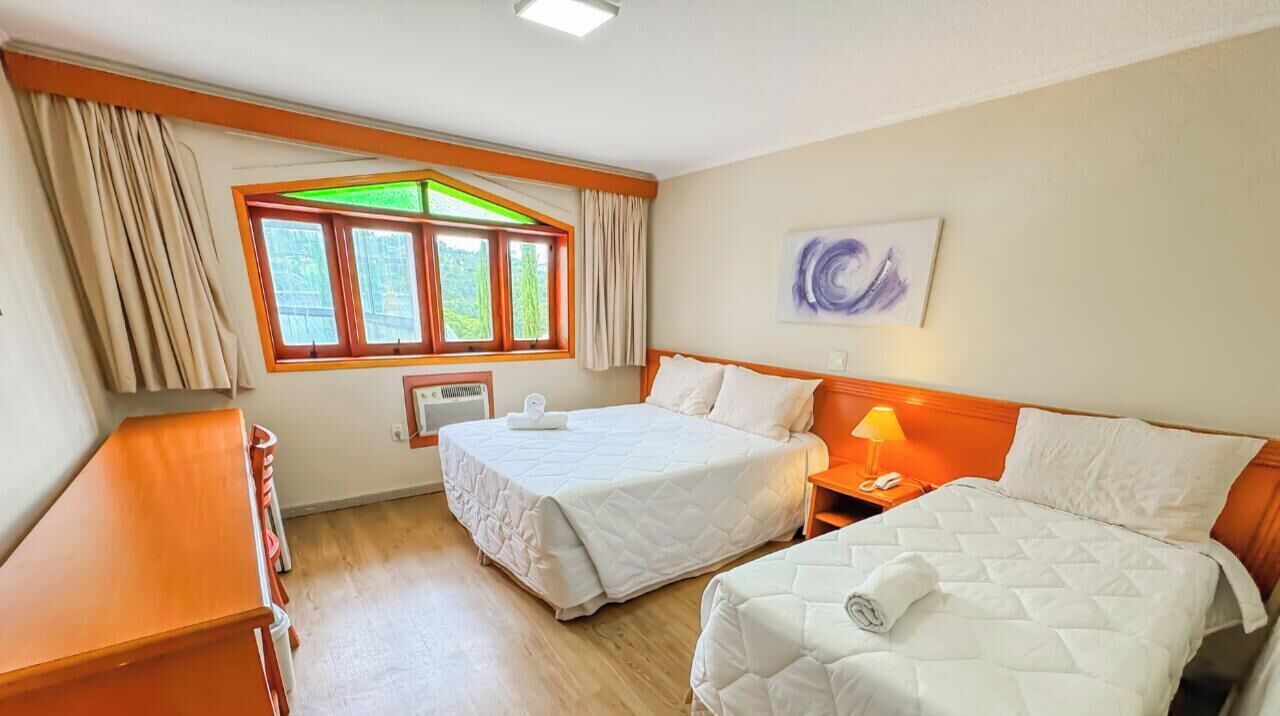 Tremannsrom – standard | Blendingsgardiner og sengetøy