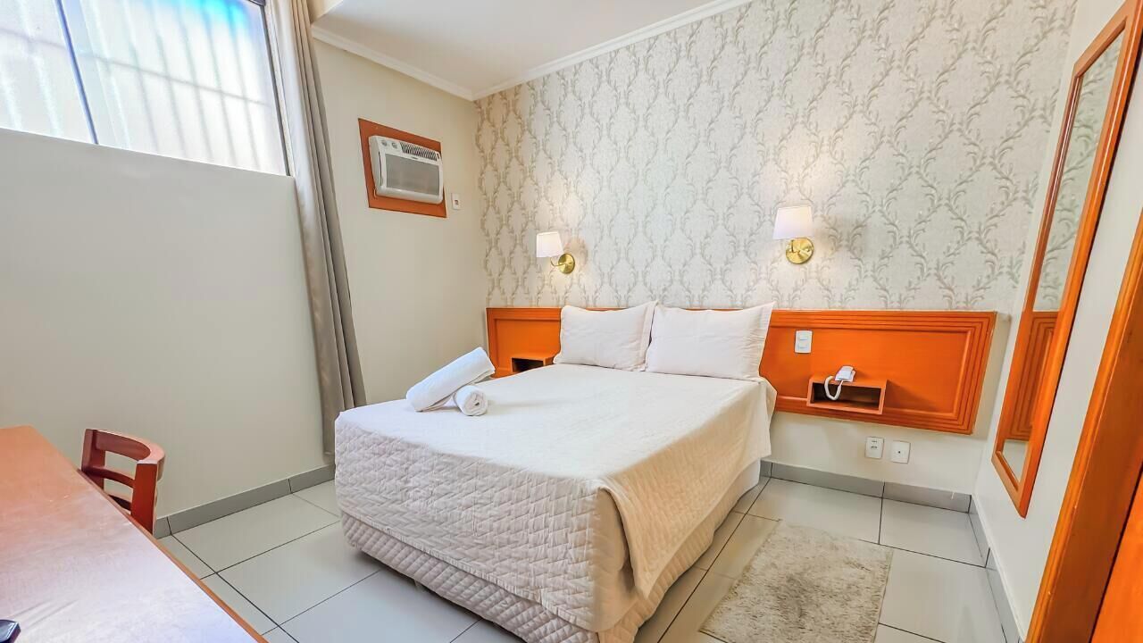 Økonomi-dobbeltrom | Blendingsgardiner og sengetøy