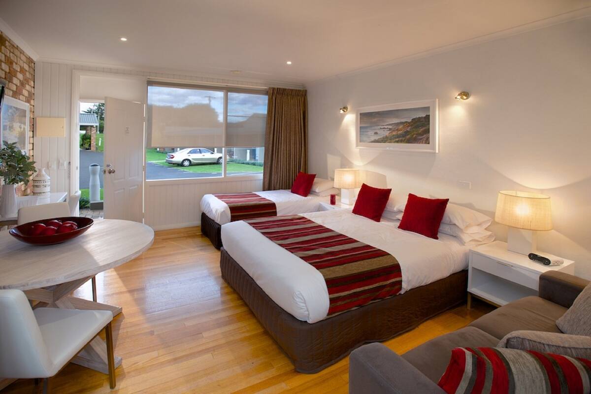 Premium bedding, individually decorated, individually furnished, desk