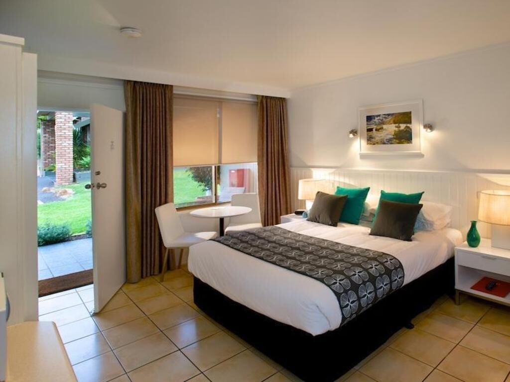 Premium bedding, individually decorated, individually furnished, desk