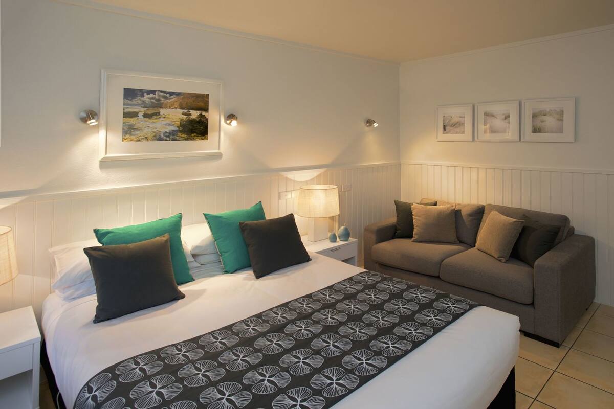 Premium bedding, individually decorated, individually furnished, desk