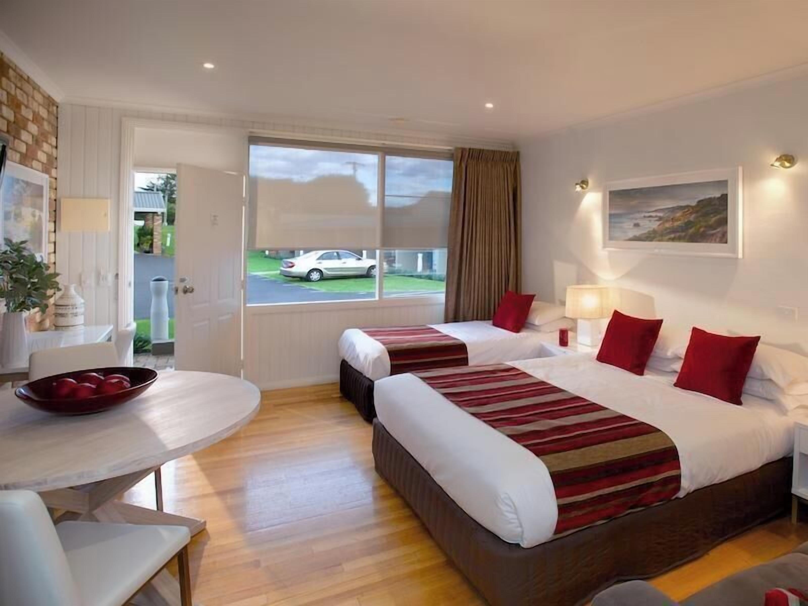 Premium bedding, individually decorated, individually furnished, desk