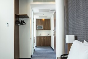 Chambre Standard, 1 lit double, cuisinette | Cuisinette privée | CafetiÚre-théiÚre, bouilloire électrique