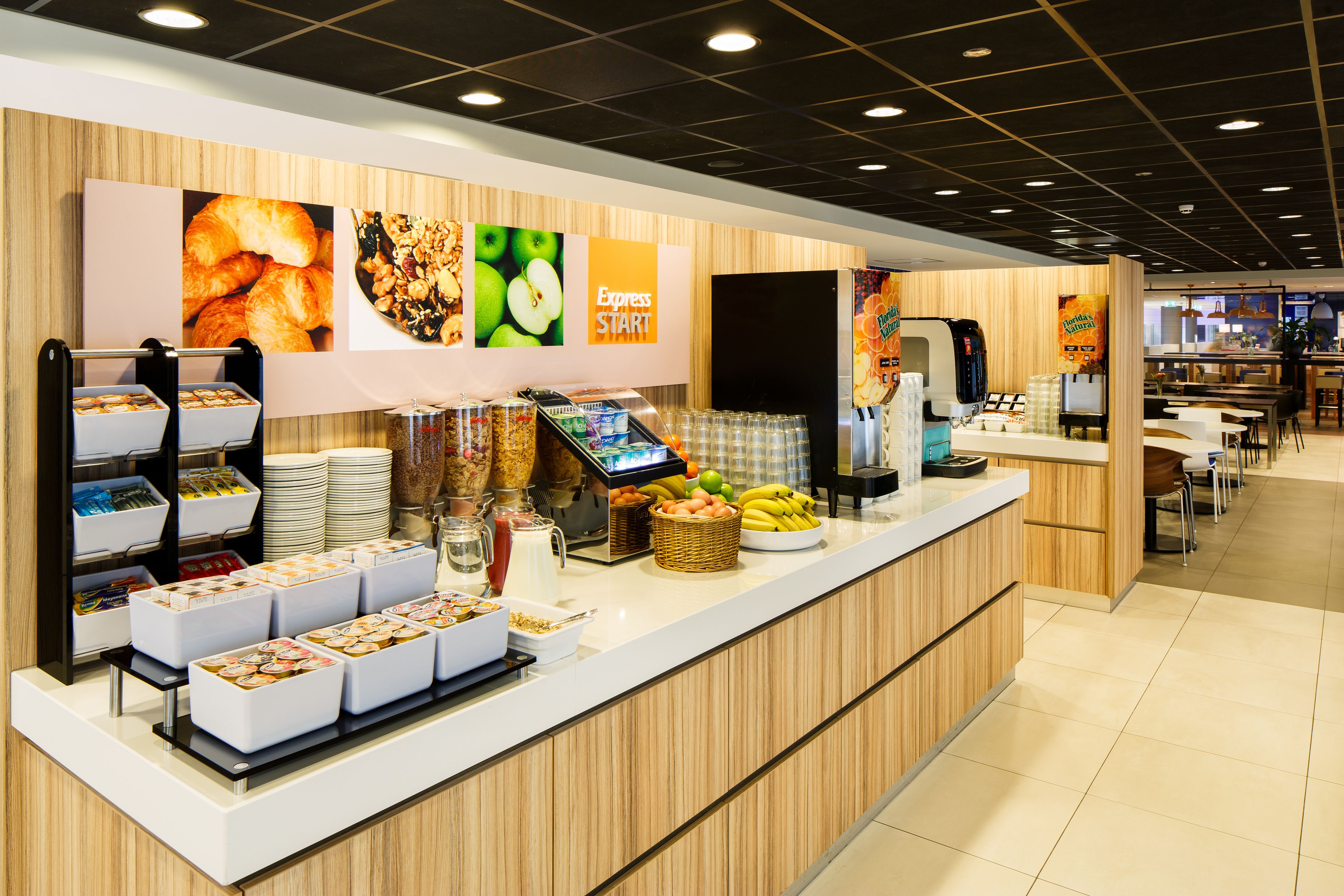 Photo - Holiday Inn Express Rotterdam - Central Station by IHG