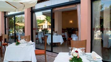 3 ristoranti, cucina internazionale