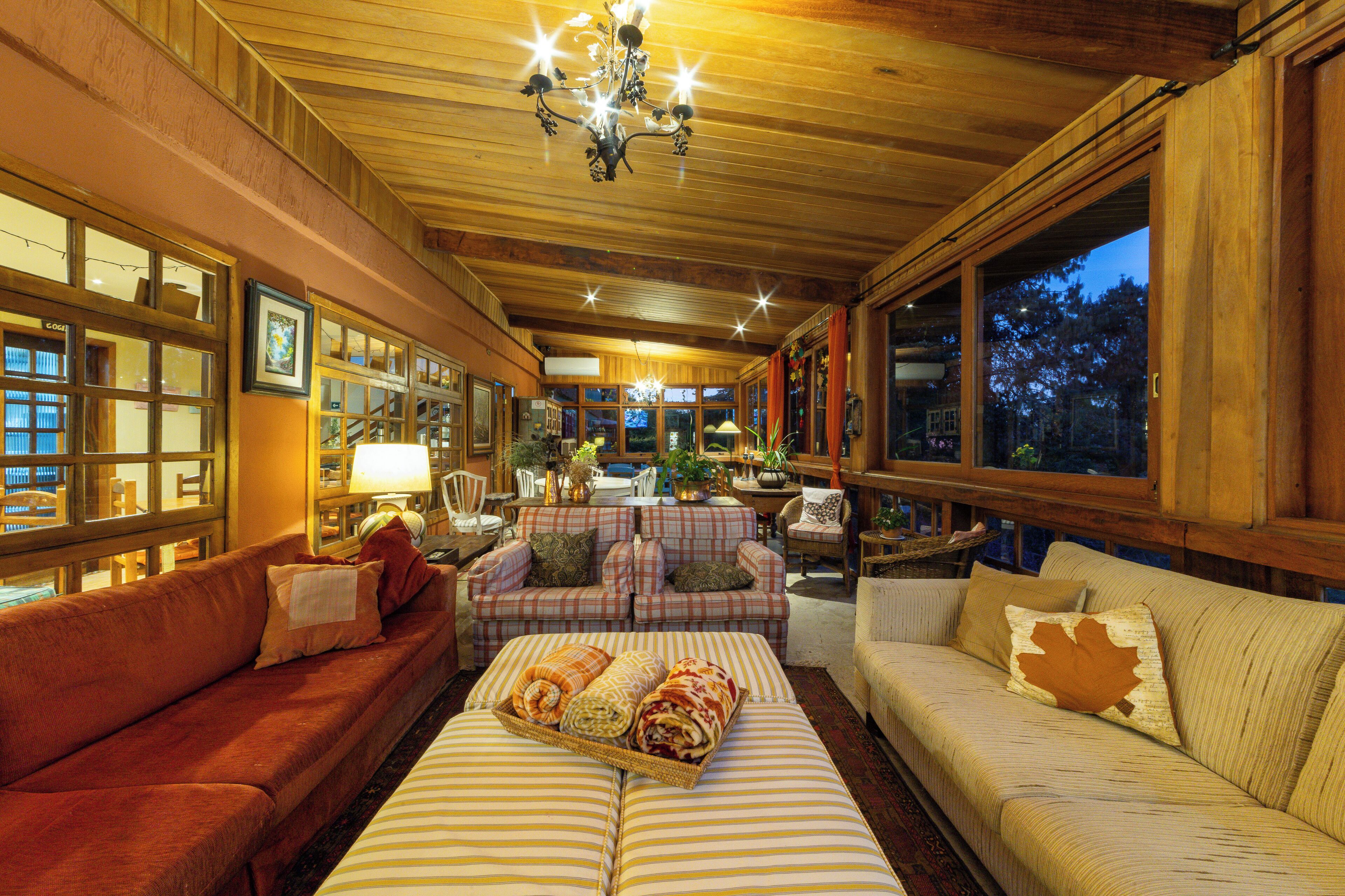 32-inch Smart TV with cable channels