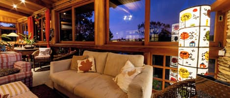 32–tuumainen äly-TV, jossa kaapelikanavat