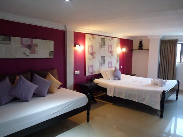 Chambre Deluxe double | Minibar, coffre-fort, décor unique, ameublement unique