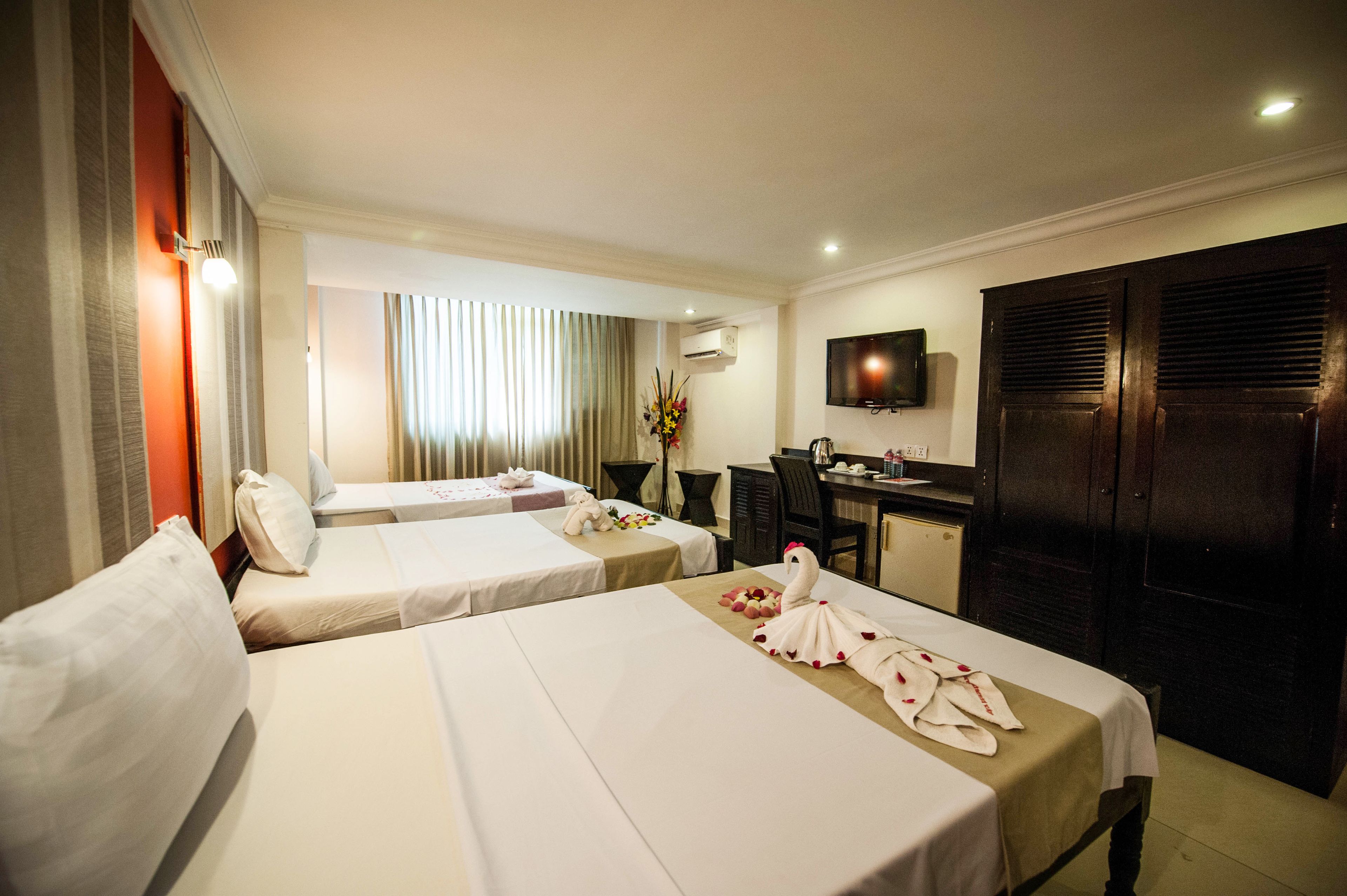 Minibar, caja de seguridad en la habitación y decoración personalizada 