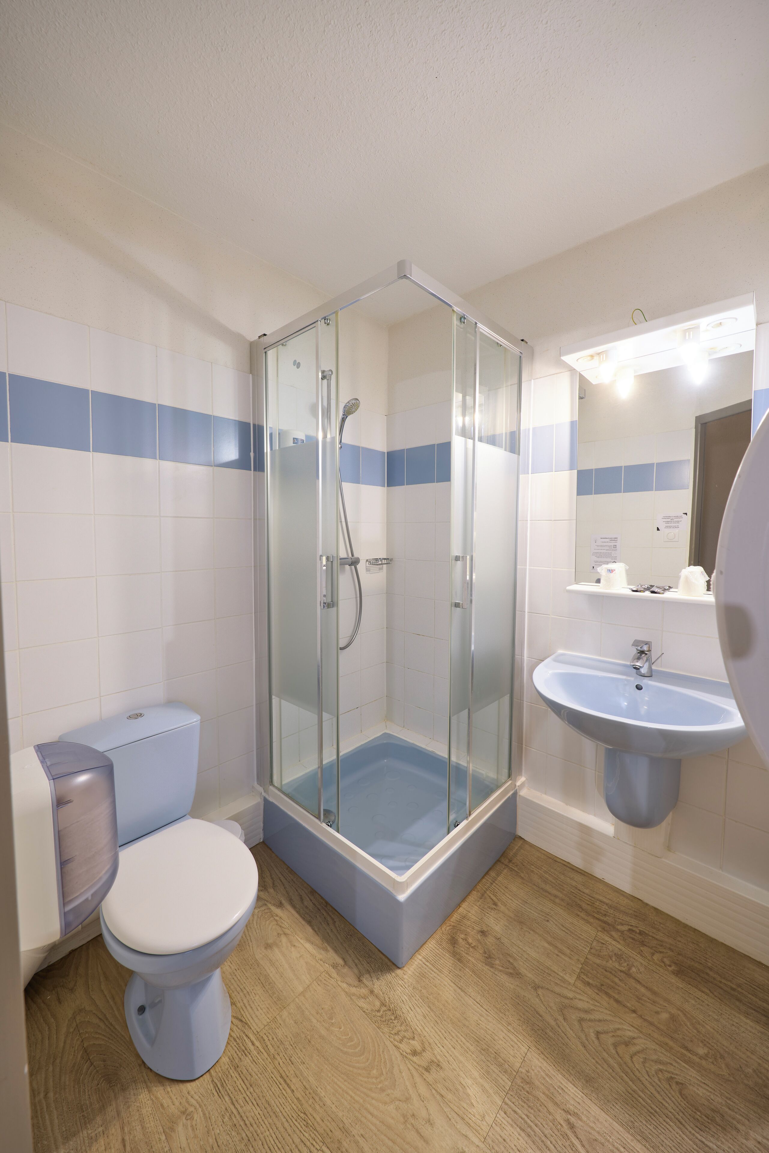 free toiletries, towels