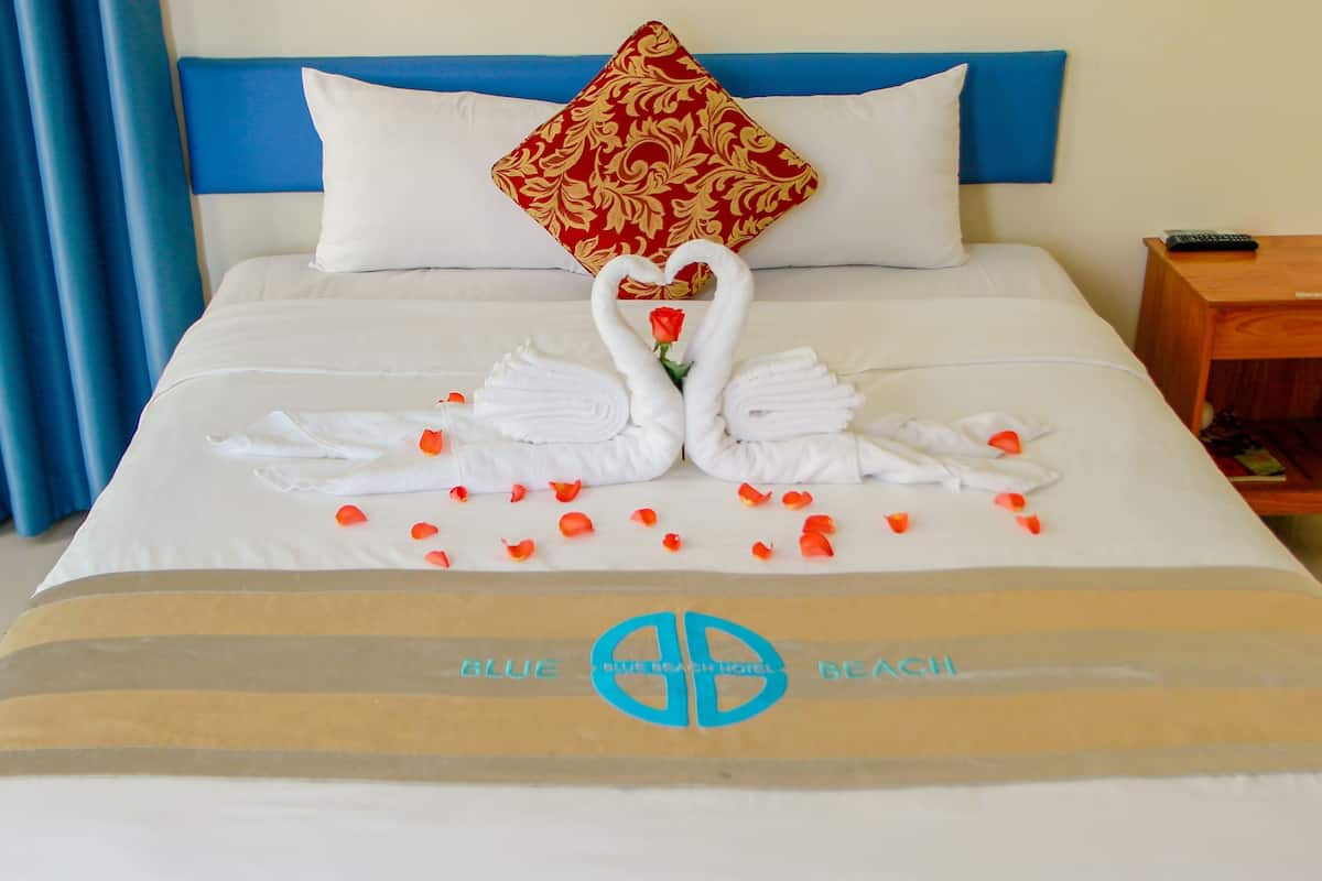 Deluxe Room, Smoking | Minibar, desk, WiFi (free)