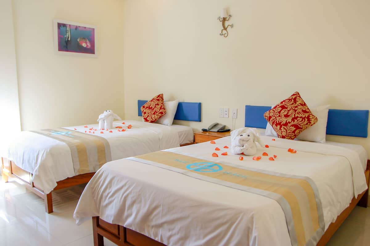 Superior Room, 2 Twin Beds, Smoking | Minibar, desk, WiFi (free)