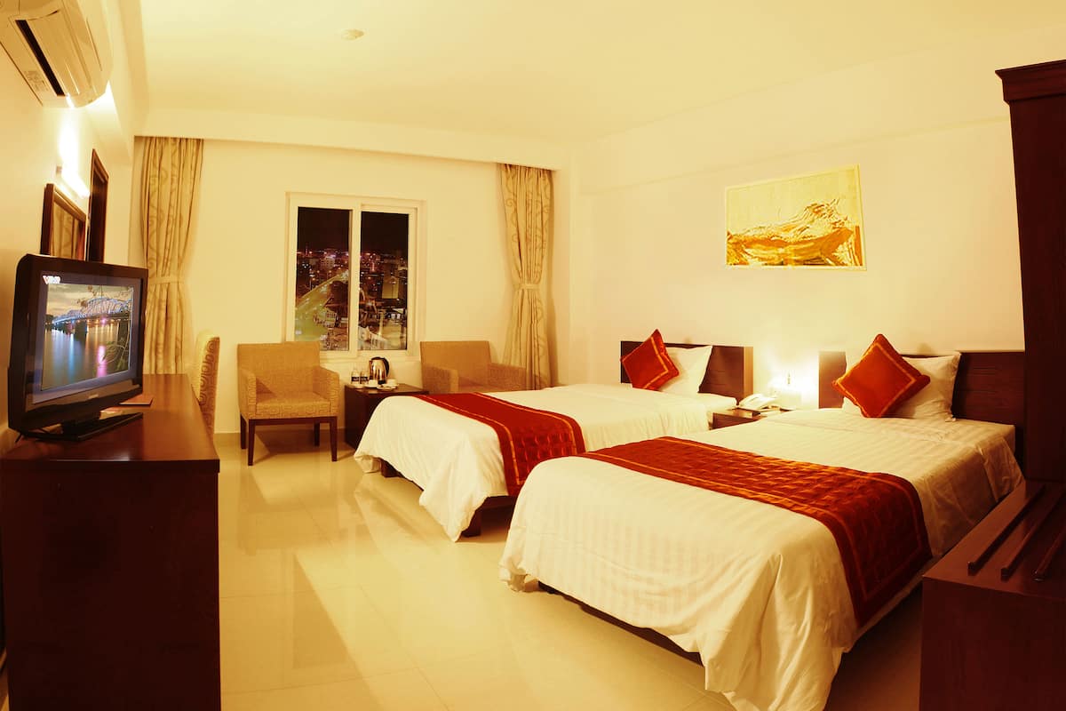 Executive Room, 1 Double or 2 Twin Beds, City View | Minibar, free WiFi