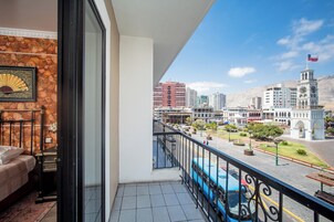 Ropa de cama de alta calidad, escritorio y cortinas blackout 