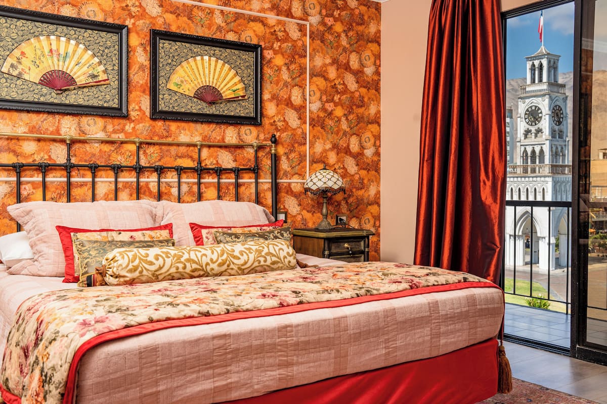 1 bedroom, premium bedding, desk, blackout curtains