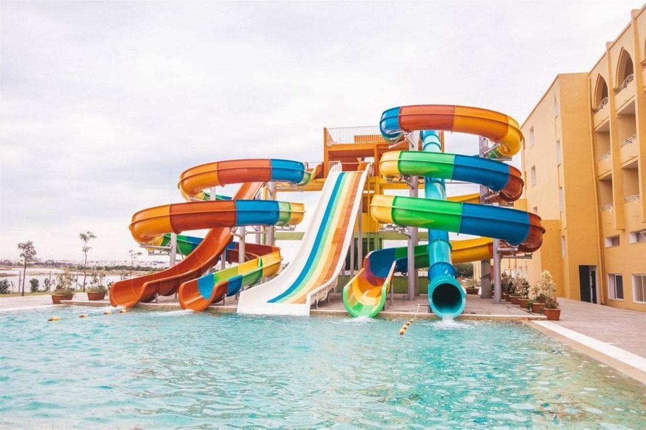 Indoor pool, 2 outdoor pools, pool umbrellas, pool loungers