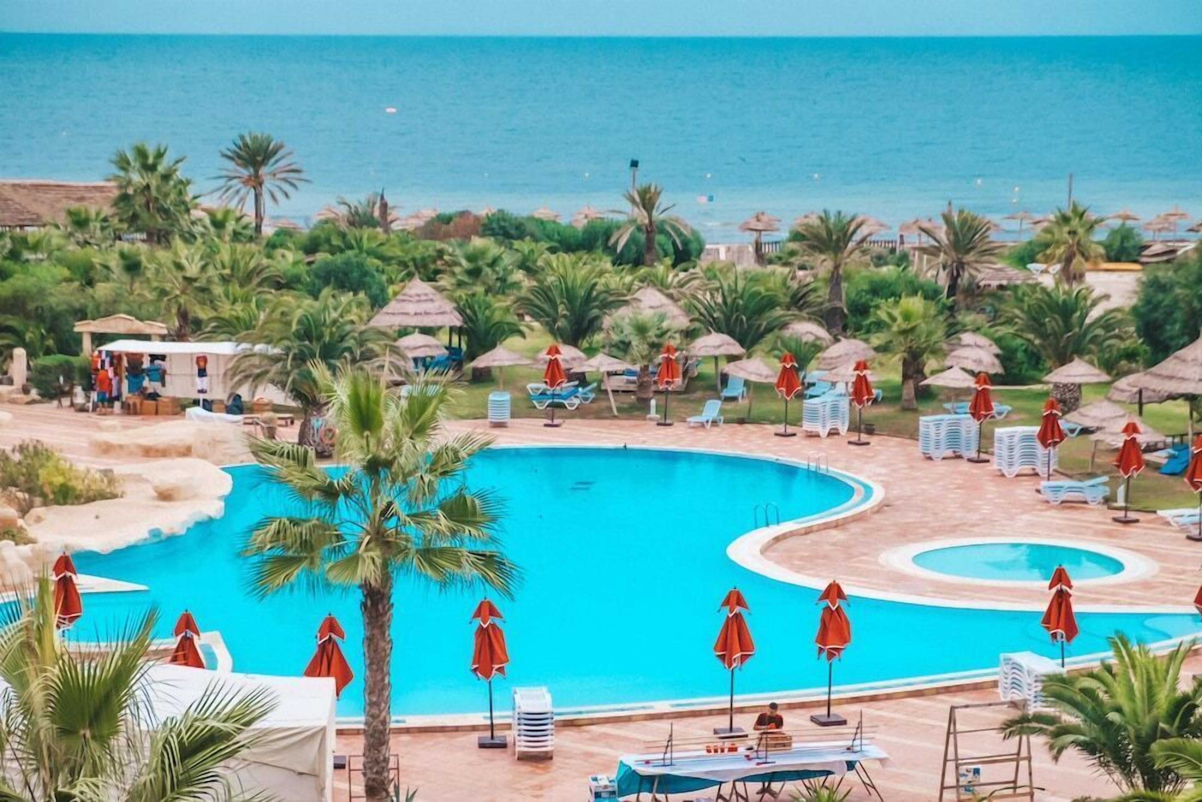 Indoor pool, 2 outdoor pools, pool umbrellas, pool loungers