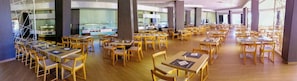 3 restaurants, international cuisine