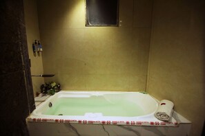 室內游泳池