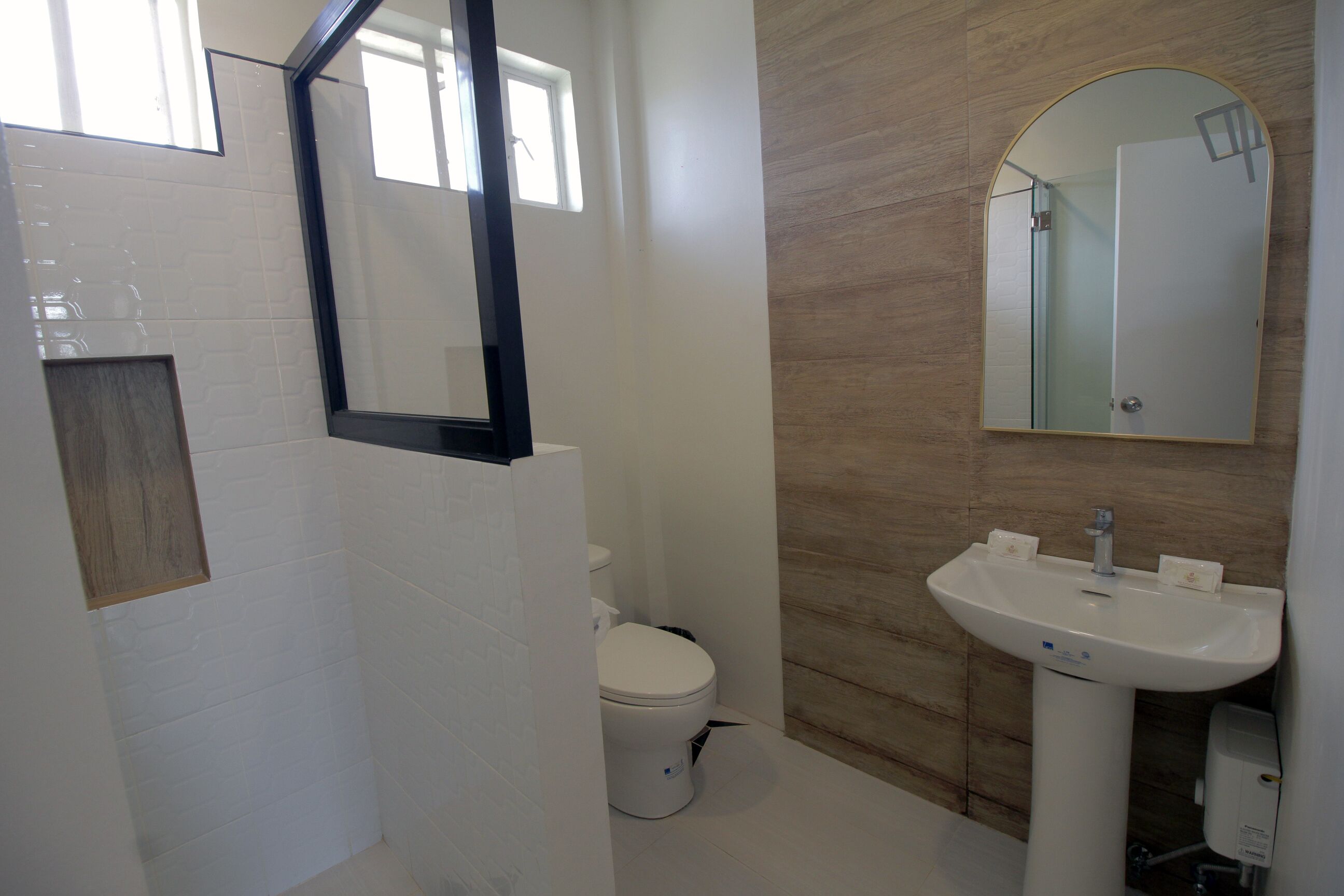 premium apartment, 2 bedrooms | bathroom | shower, towels