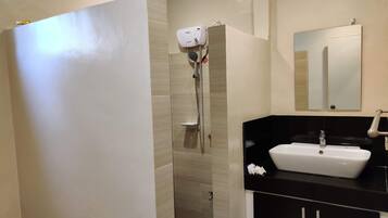 Standard Apartment, 2 Bedrooms | Bathroom