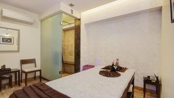 Deluxe Room, 1 King Bed, City View | Premium bedding, minibar, in-room safe, individually decorated