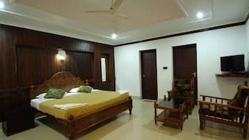 In-room safe, free WiFi