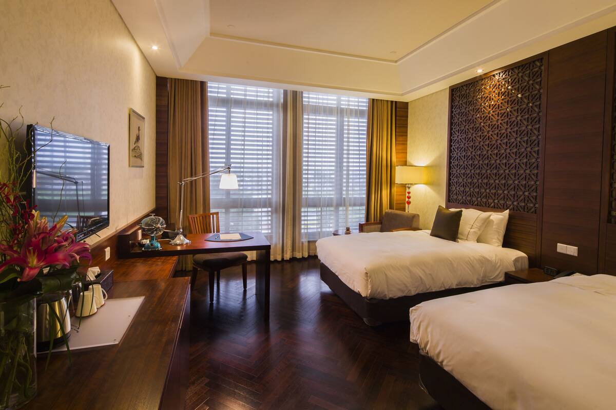Premium bedding, minibar, in-room safe, desk