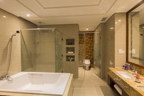 Suíte executiva | Roupas de cama premium, frigobar, cofres nos quartos, escrivaninha
