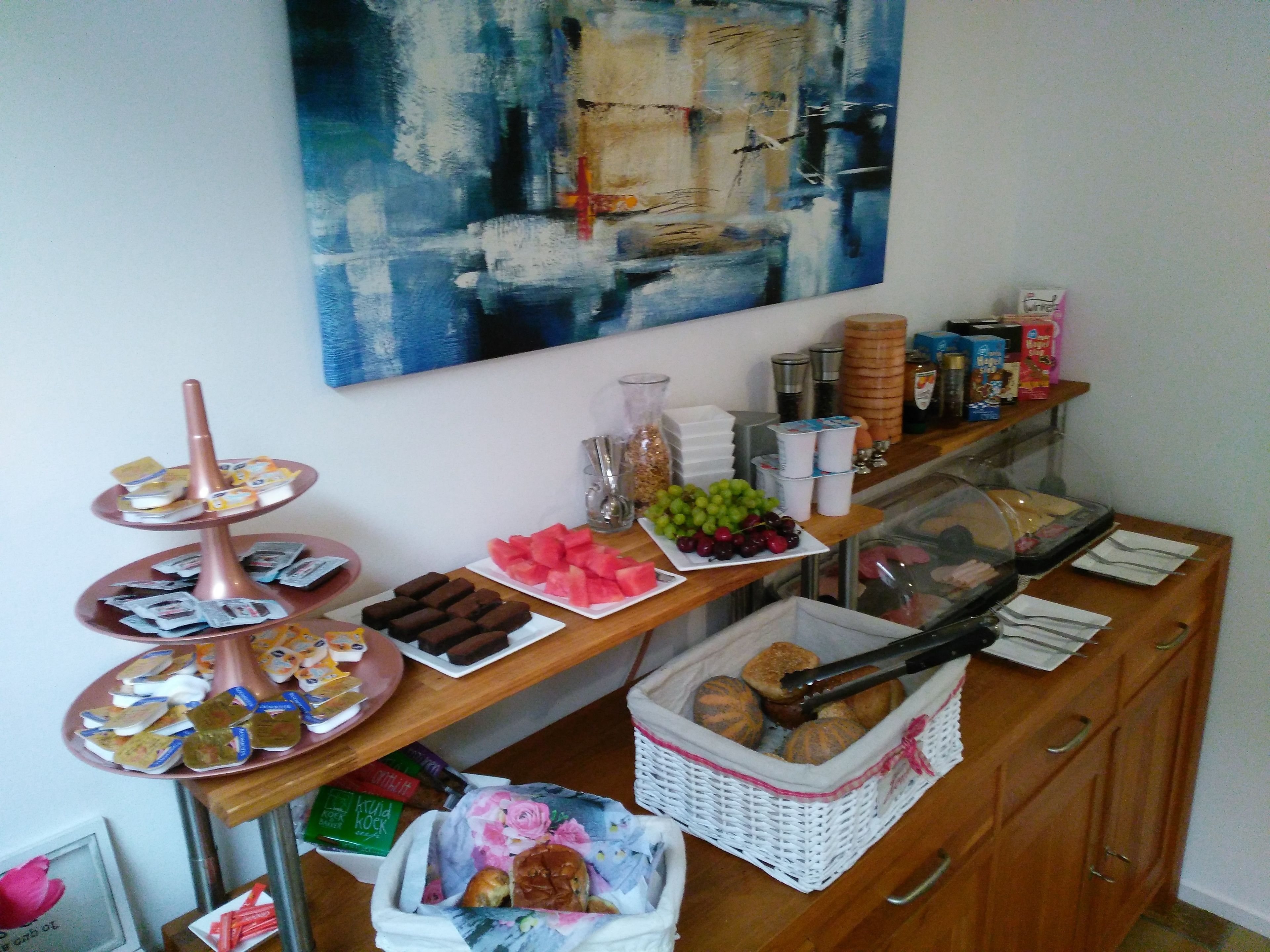 free daily full breakfast