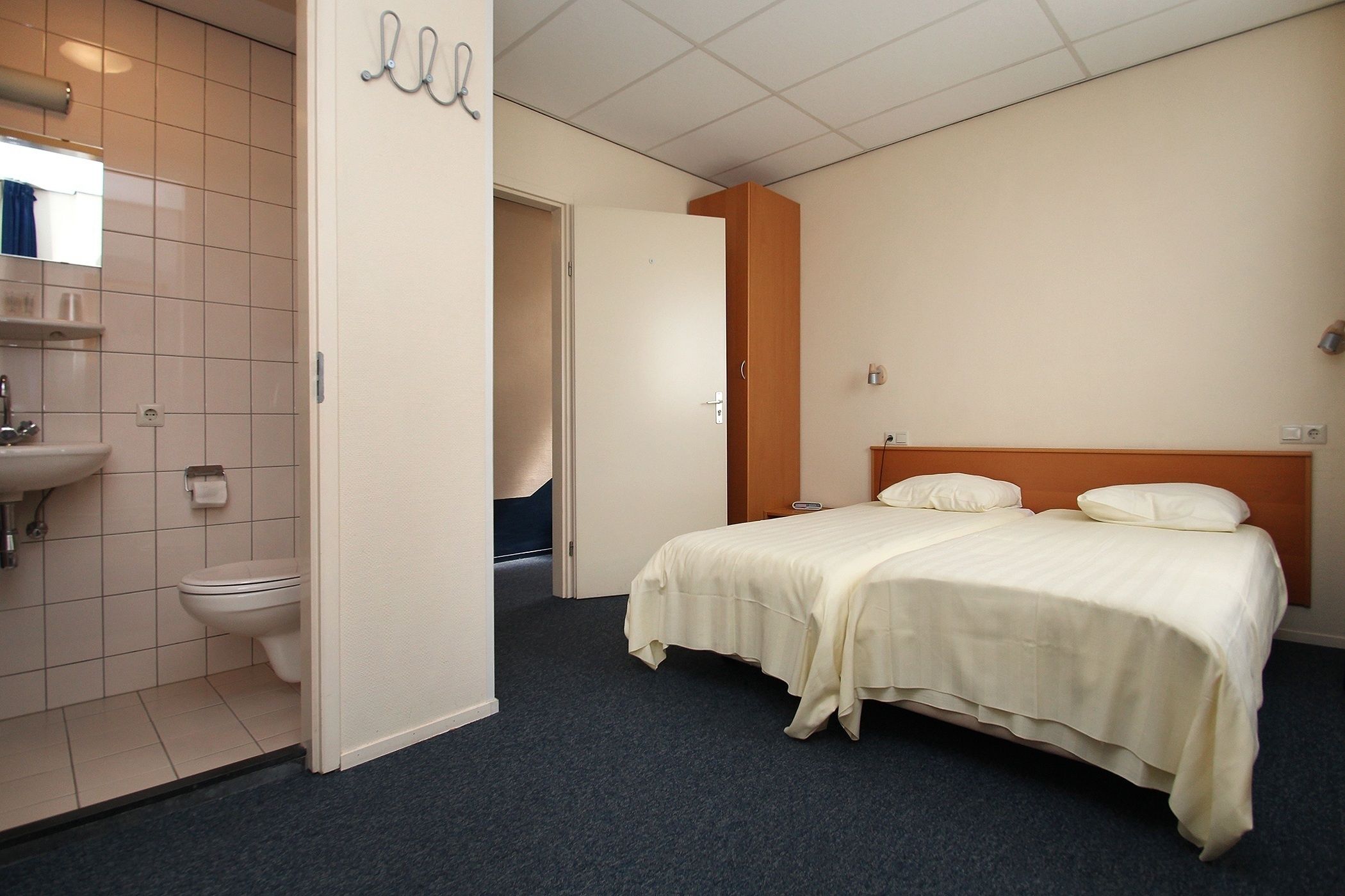 1 bedroom, down duvets, free cots/infant beds, rollaway beds