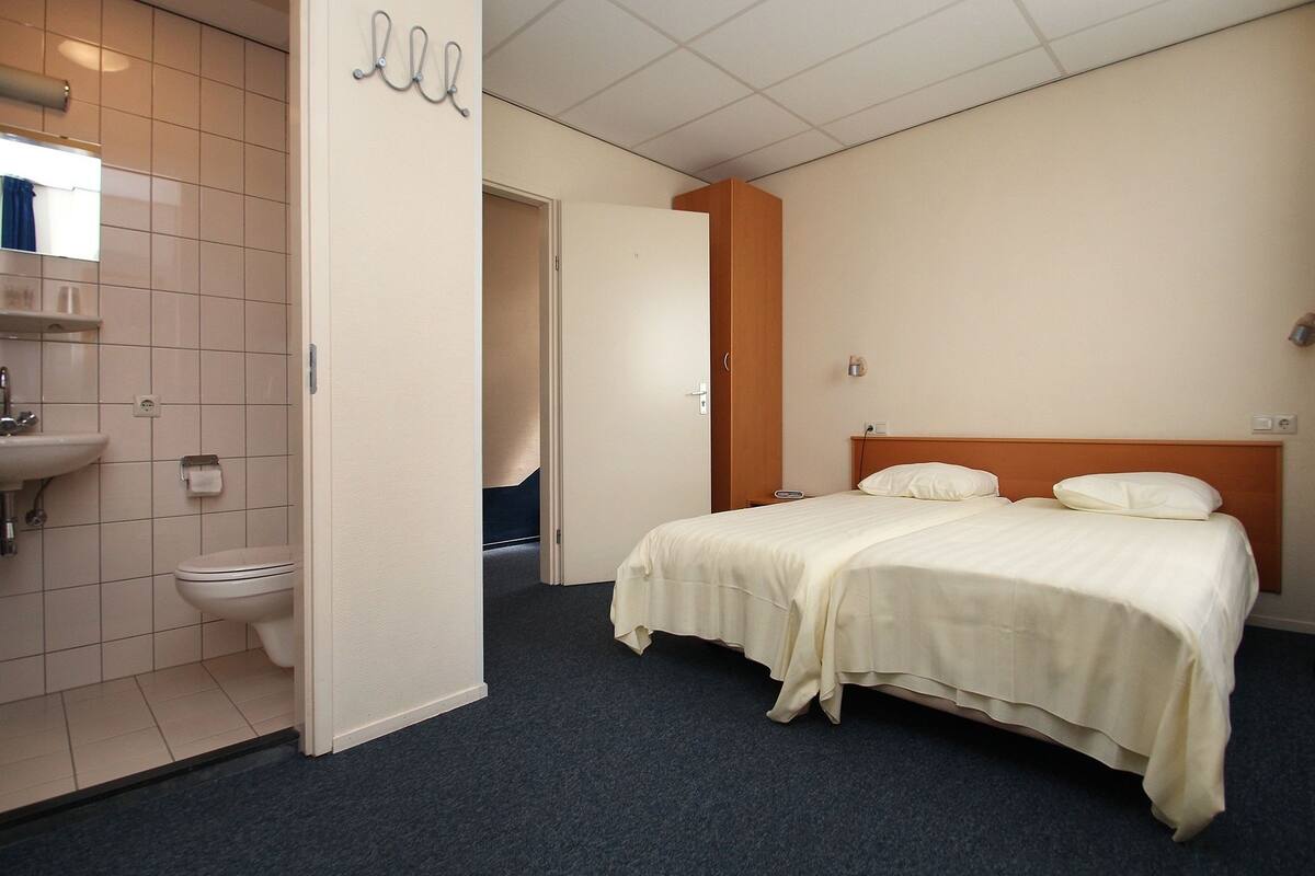 1 bedroom, down duvets, free cots/infant beds, rollaway beds