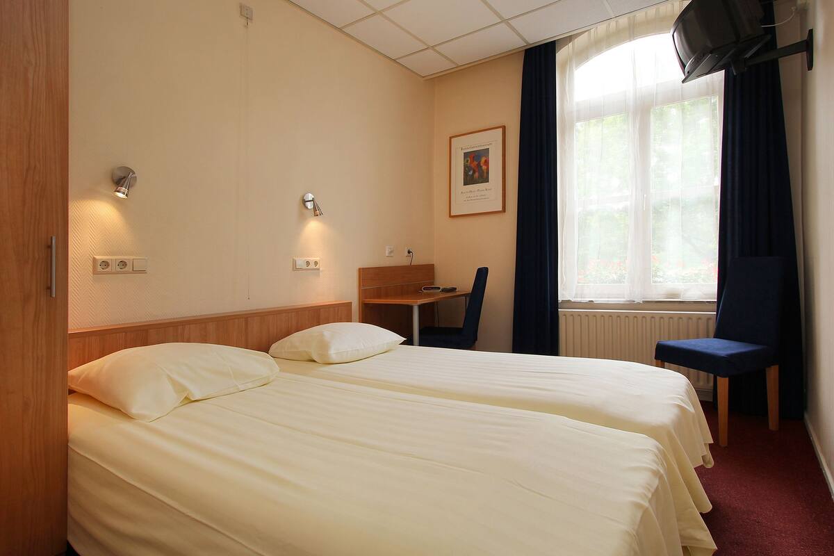 twin room (small) | 1 bedroom, down duvets, free cots/infant beds, rollaway beds