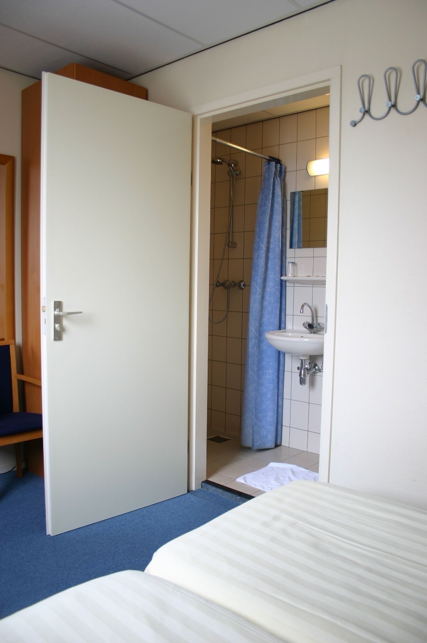 1 bedroom, down duvets, free cots/infant beds, rollaway beds