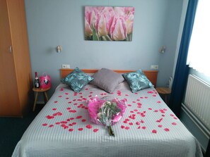 Standaard kamer, 2 eenpersoonsbedden | Donzen dekbedden, gratis babybedden, extra bedden, gratis wifi