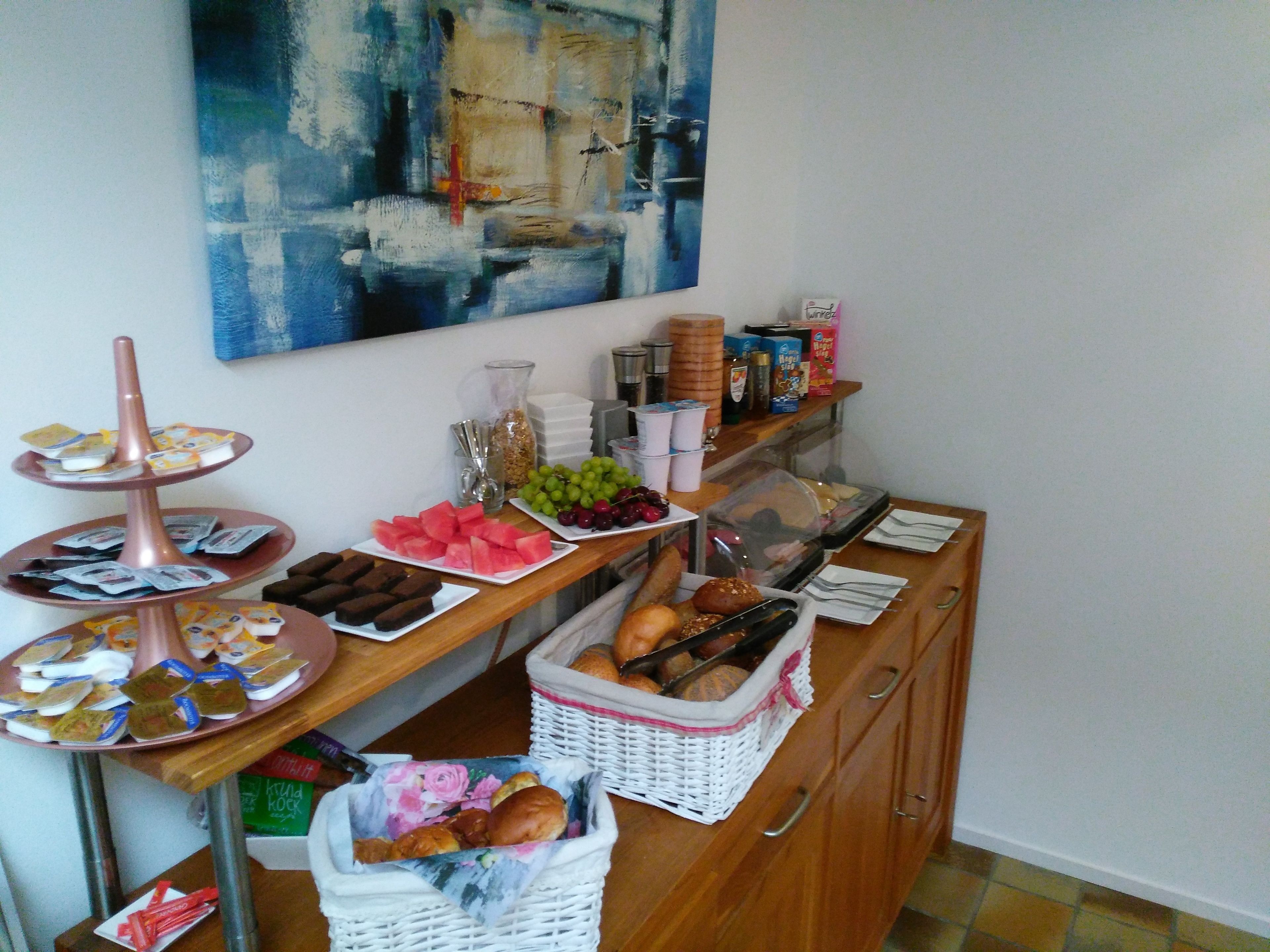 free daily full breakfast