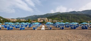 Private beach nearby, free beach cabanas, beach umbrellas, beach towels - Bella Vista (Becici)