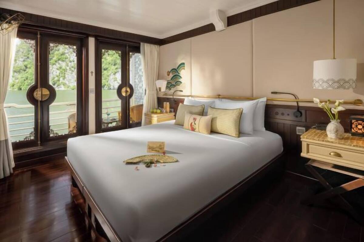 In-room safe, soundproofing, bed sheets