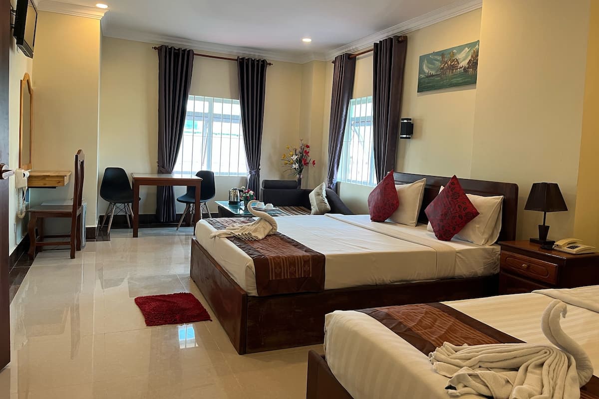 Deluxe Triple Room | Premium bedding, down duvets, pillow-top beds, minibar