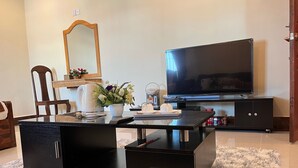 Studiosuite – deluxe | Sengetøy av topp kvalitet, dundyner, senger med overmadrass og minibar